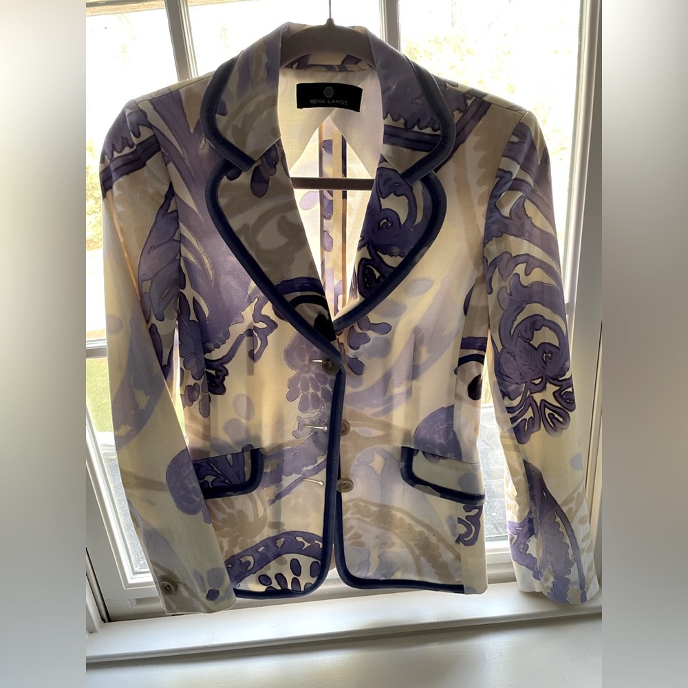 Beautiful and elegant blazer for any occasion.